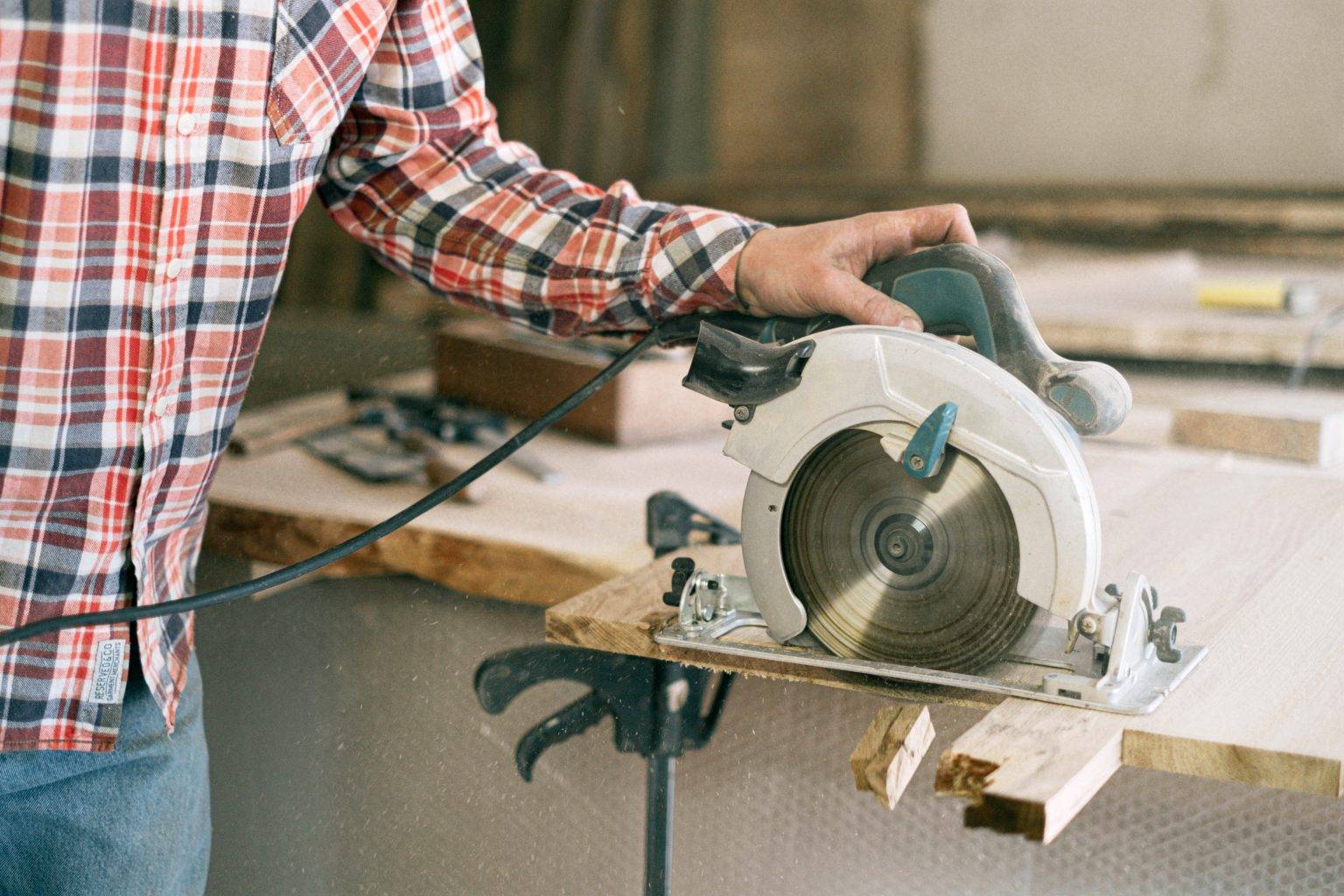 How To Rip Narrow Boards With a Circular Saw ManMadeDIY