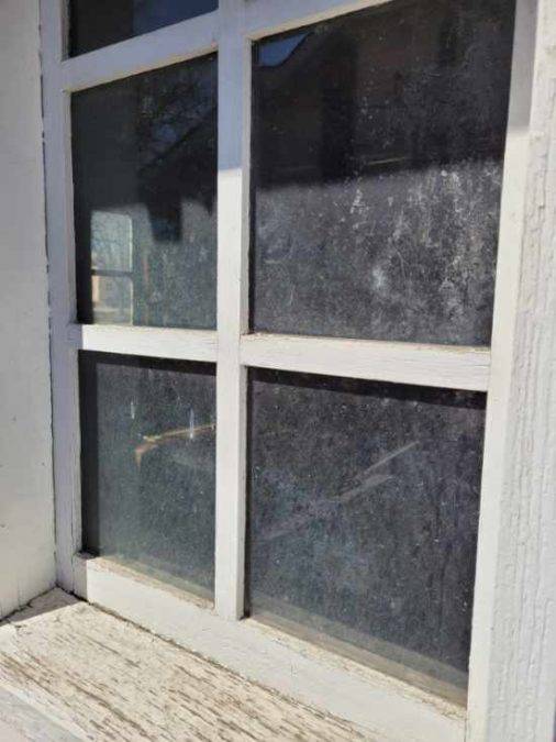 How to Glaze a Window [Easy DIY] ManMadeDIY