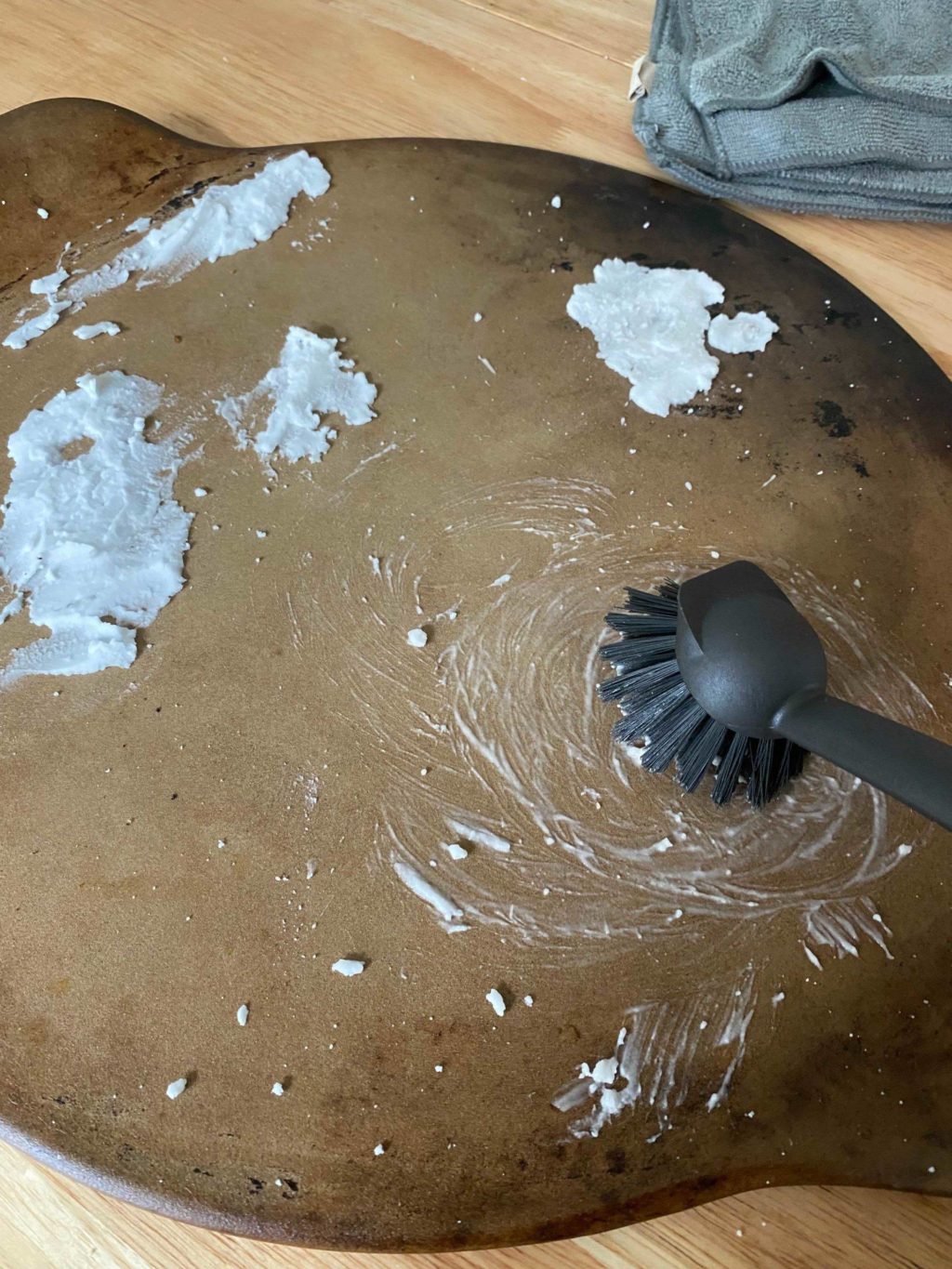 baking soda paste on pizza stone