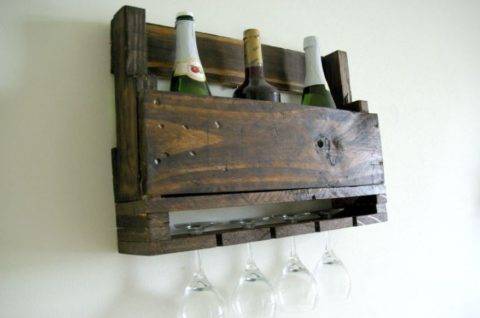 מחזיק לבקבוקי יין עשוי מעץ פלטה