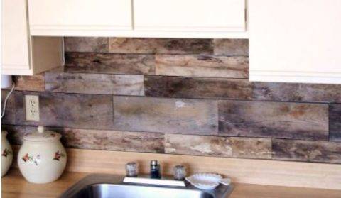 kitchen backsplash made of pallet wood