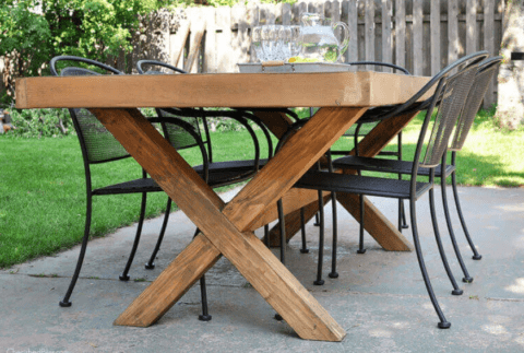 outdoor dining table