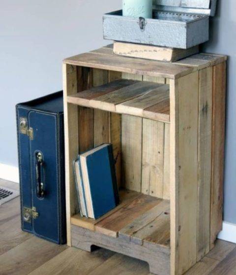 simple wood pallet side table