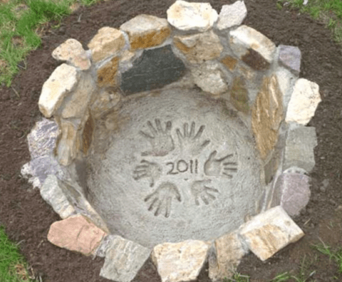 60 Diy Fire Pit Ideas For Your Backyard, Building A Fire Pit With River Rocks