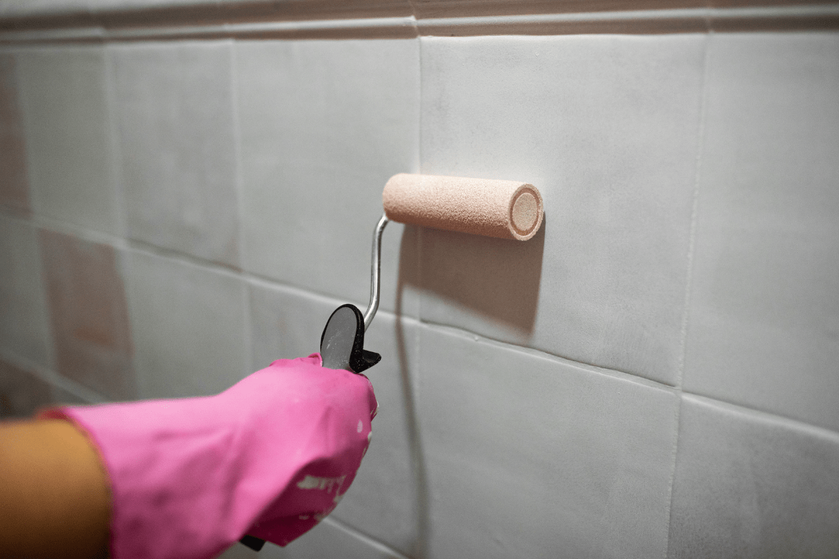 painting tile roller pink glove