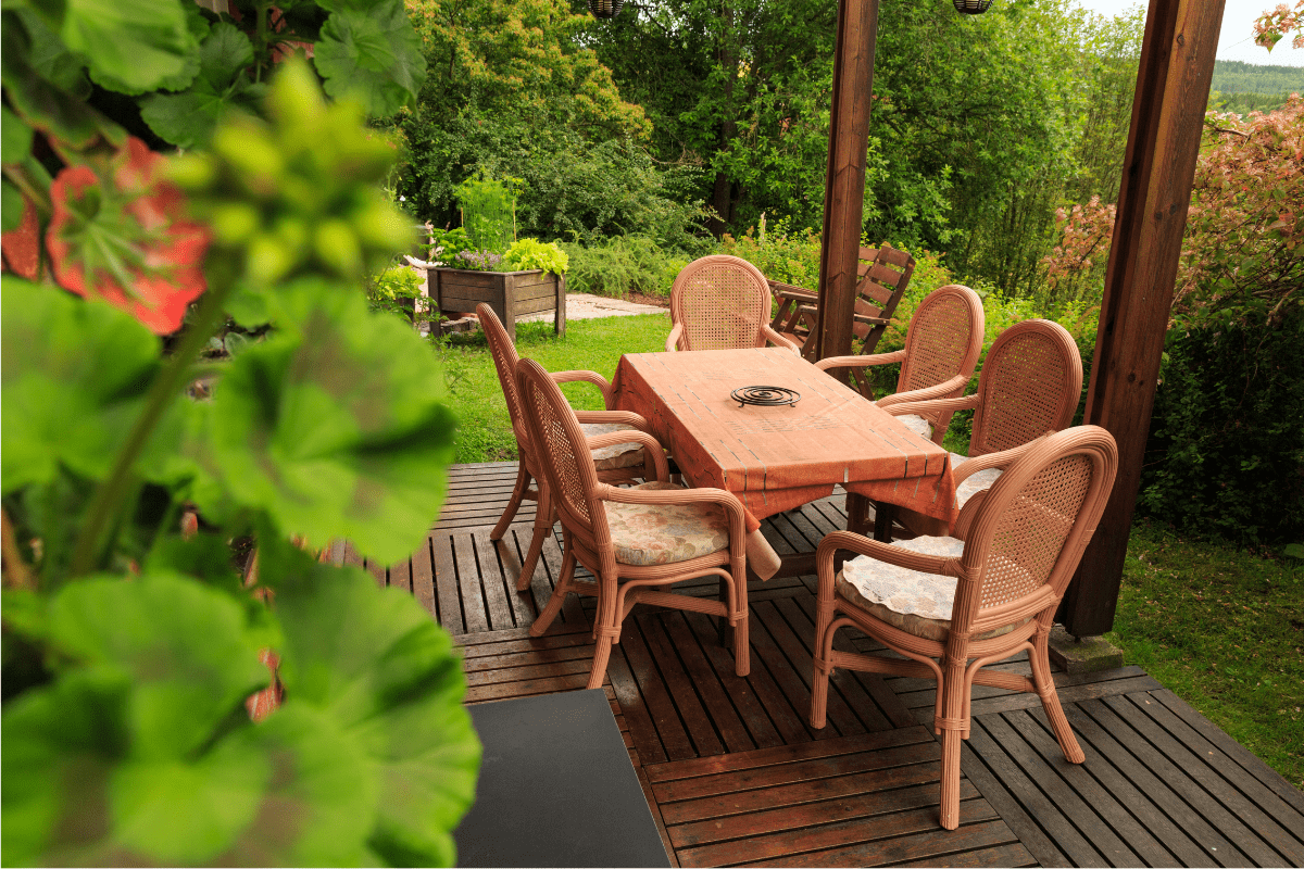 dining table outdoor deck rattan chairs