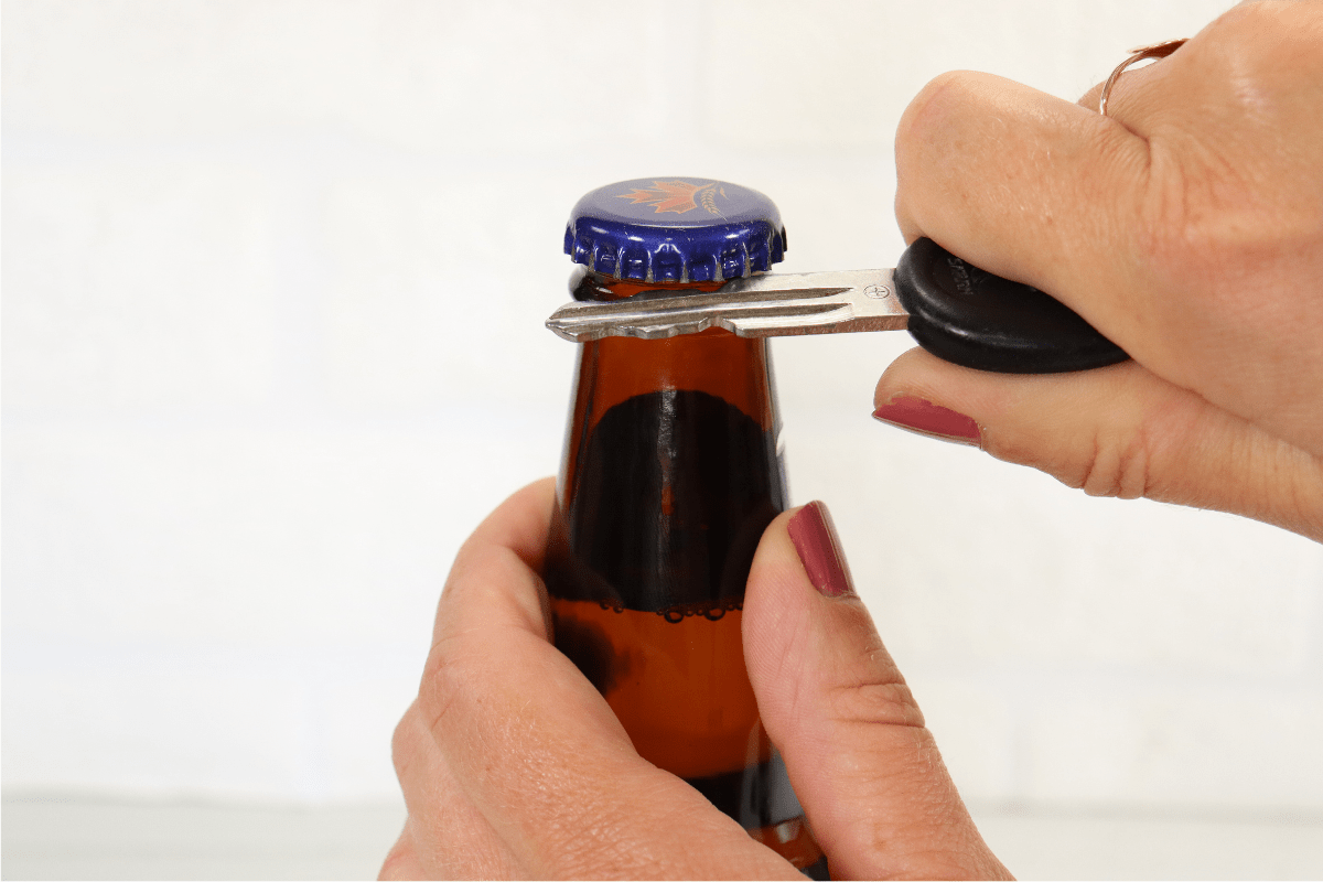 14 Ways to xuất hiện a Beer Bottle Without a Bottle Opener - Man<br>Made<br>DIY