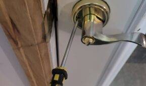 How to Tighten a Loose Doorknob