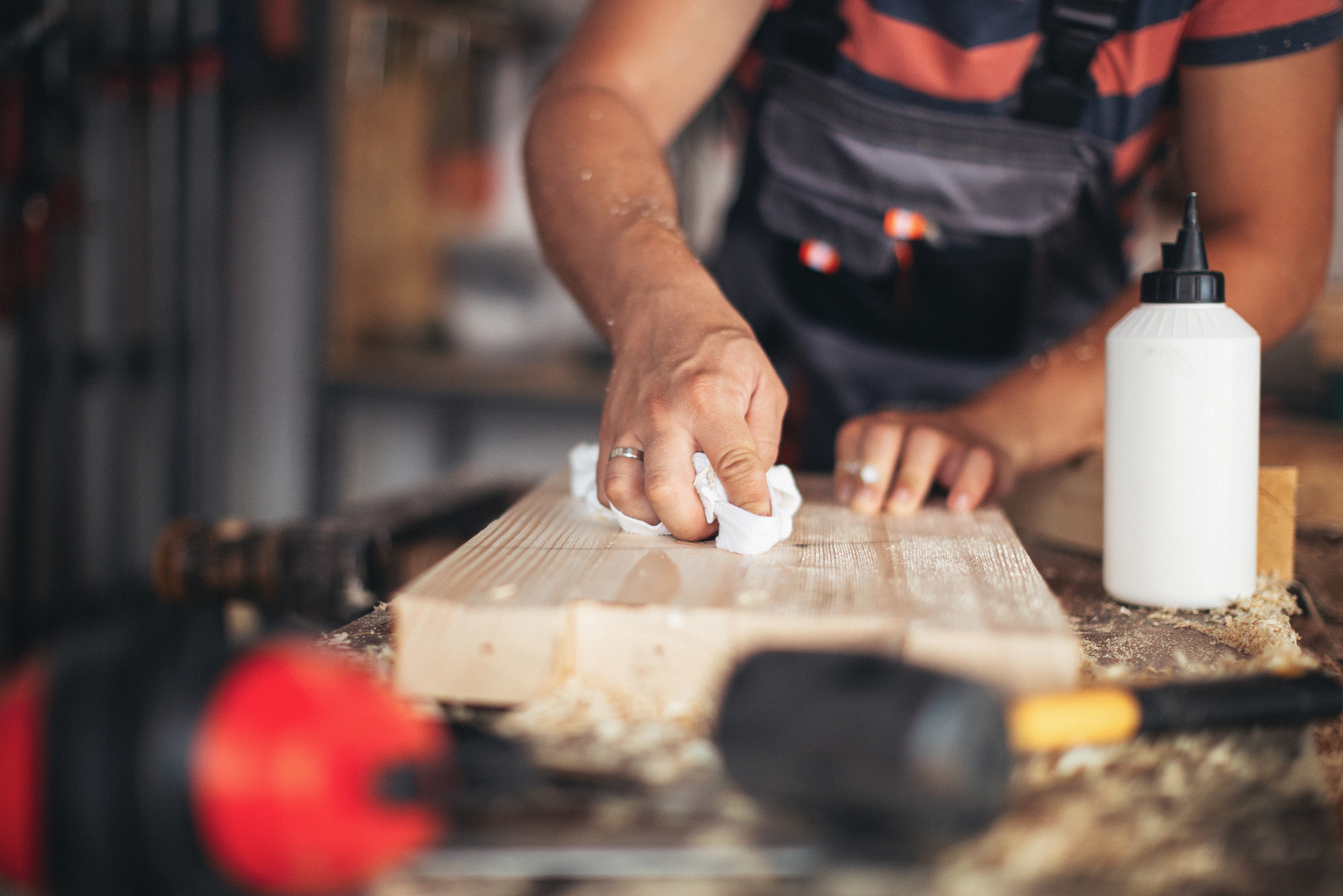 Person cleaning up VPA glue from DIY wood project.