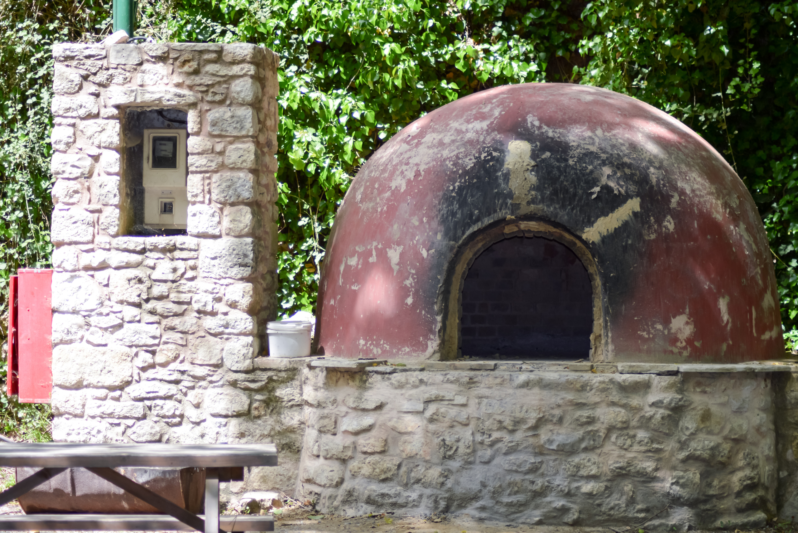 DIY outdoor pizza oven with dome.