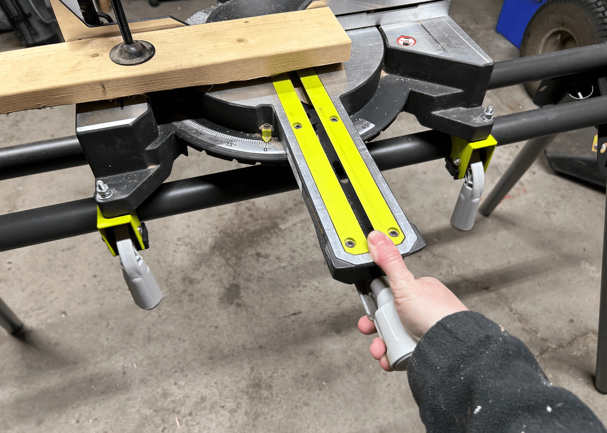 setting a miter saw to zero degrees