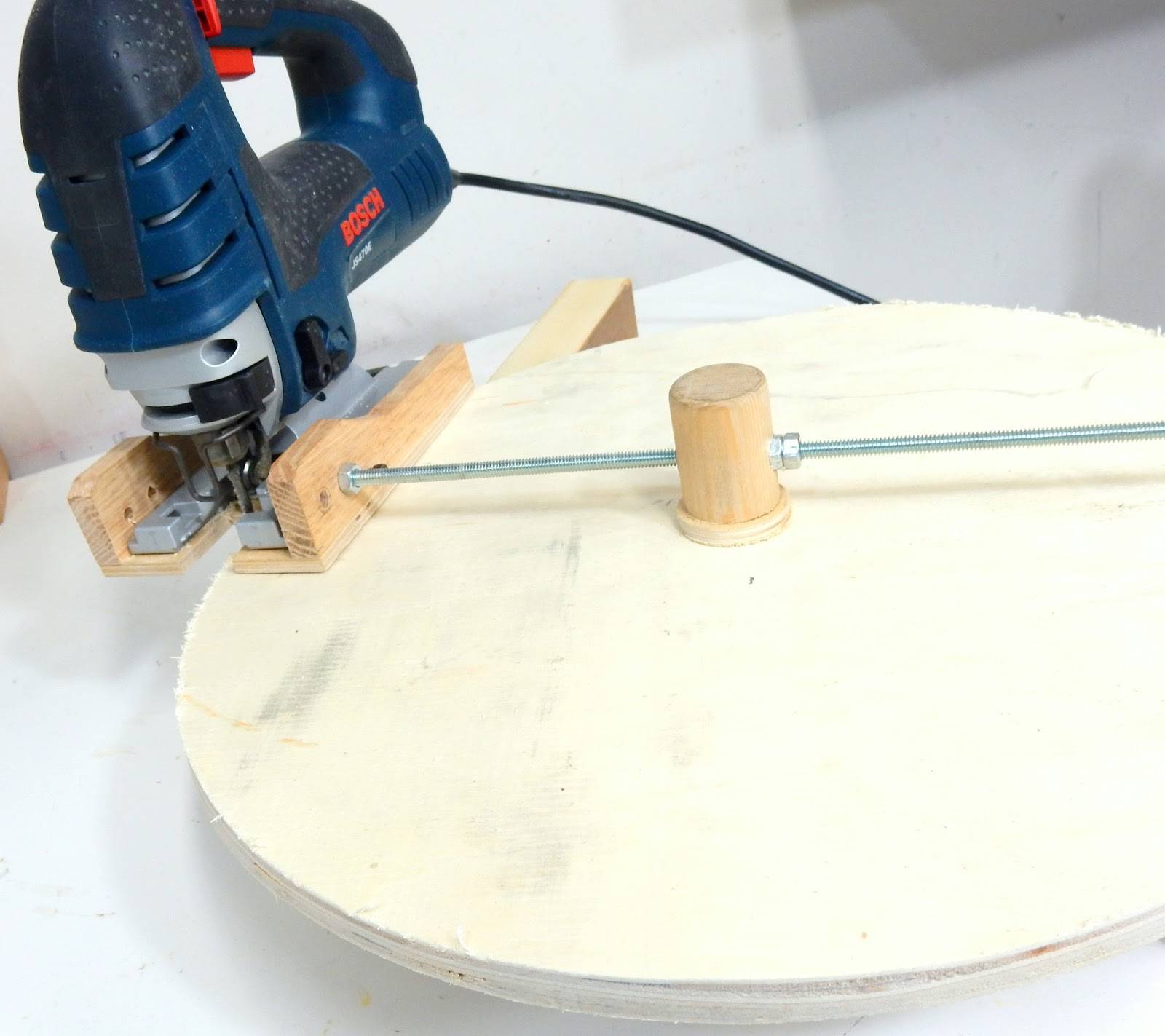 A jigsaw cutting a circle from wood.