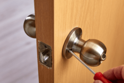 How to Change a Door Knob Quick and Easy
