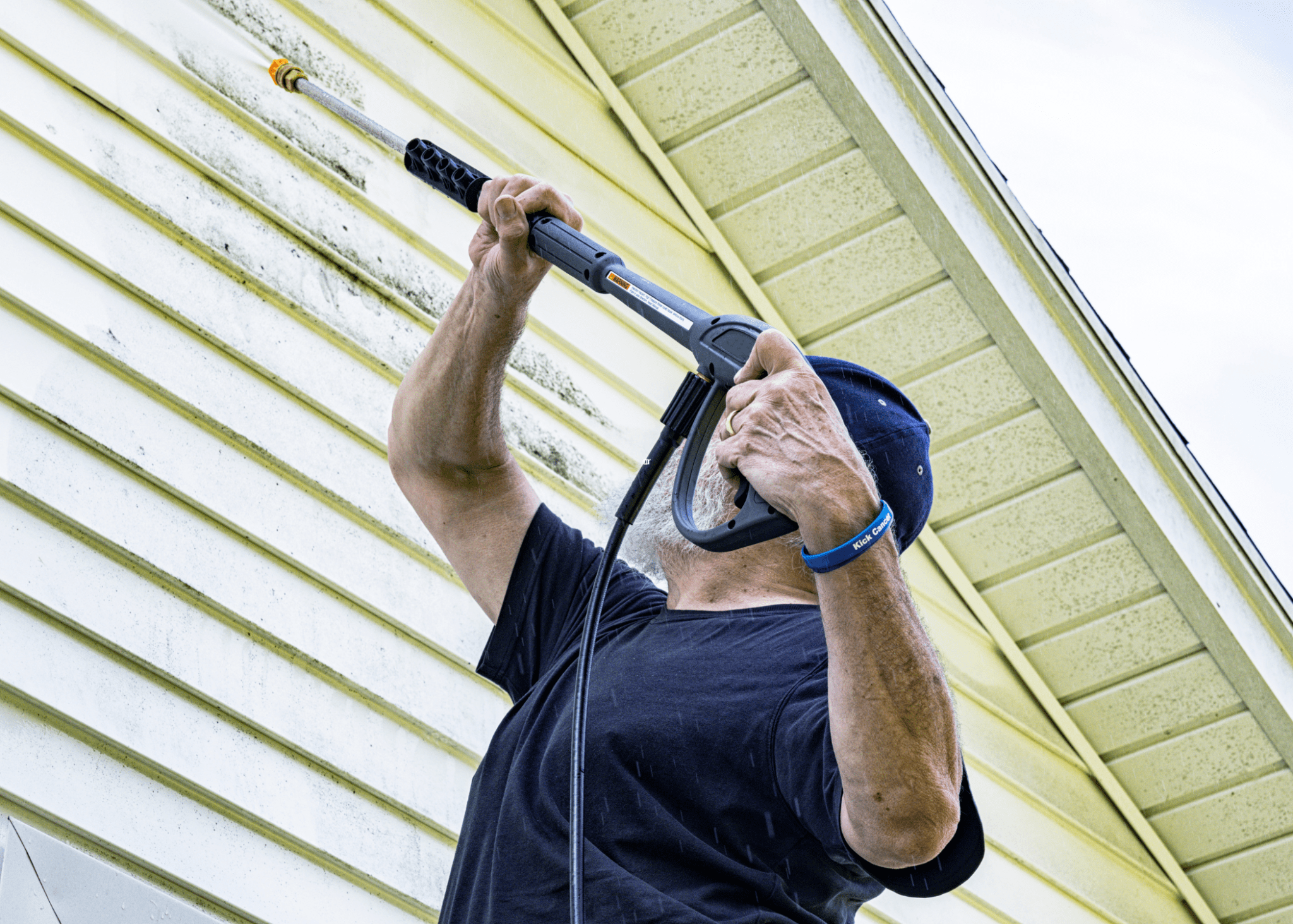 Easy DIY Solution For Exterior Mildew Build-Up - ManMadeDIY