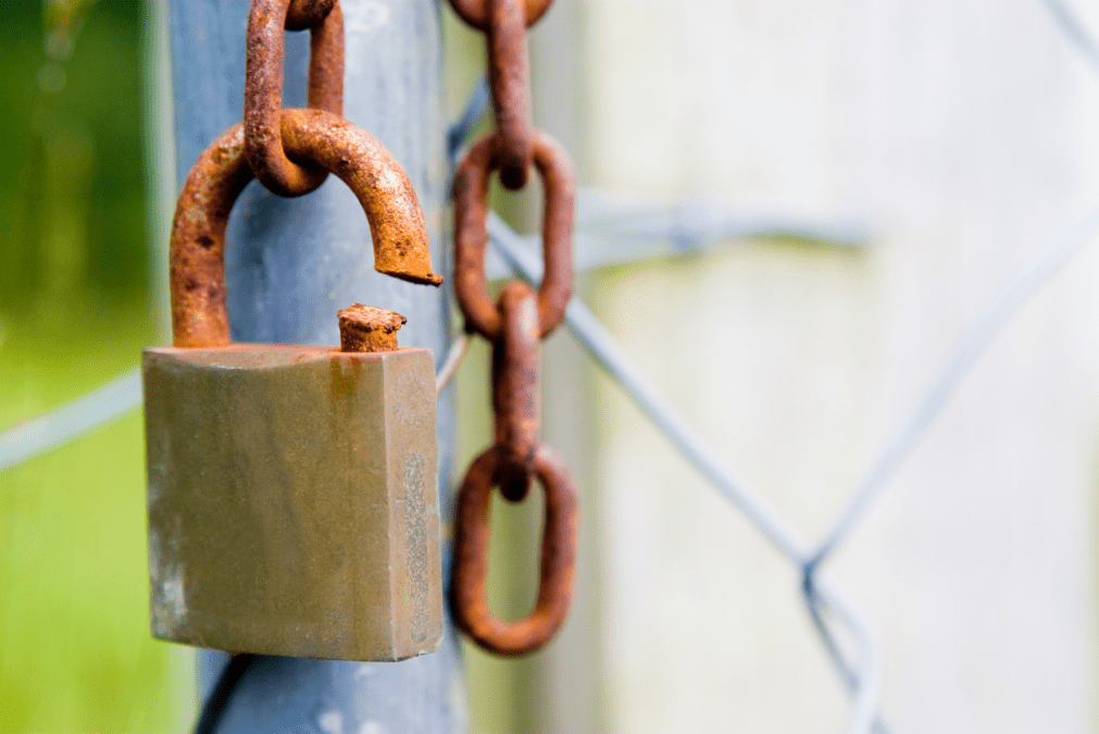 Exploding Padlock How to Unlock a Rusted Padlock That Won’t Budge - ManMadeDIY