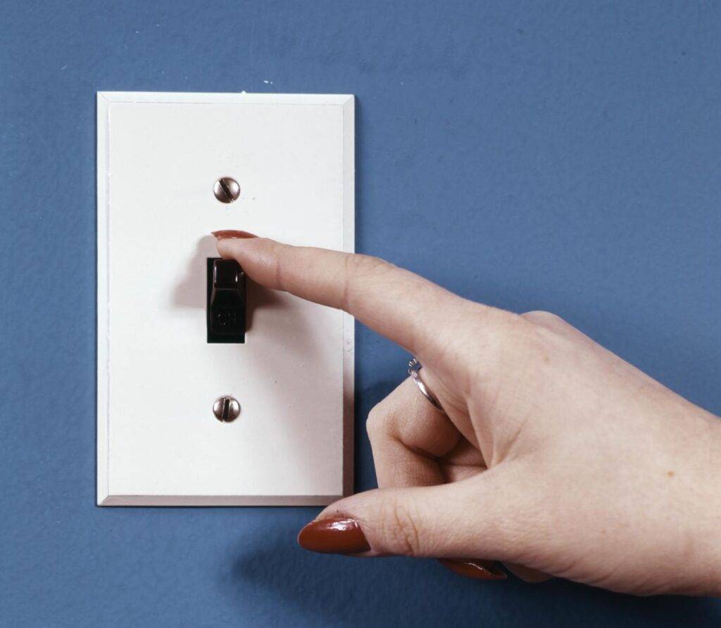 These Hacks Will Keep You Safe When The Power Goes Out - ManMadeDIY