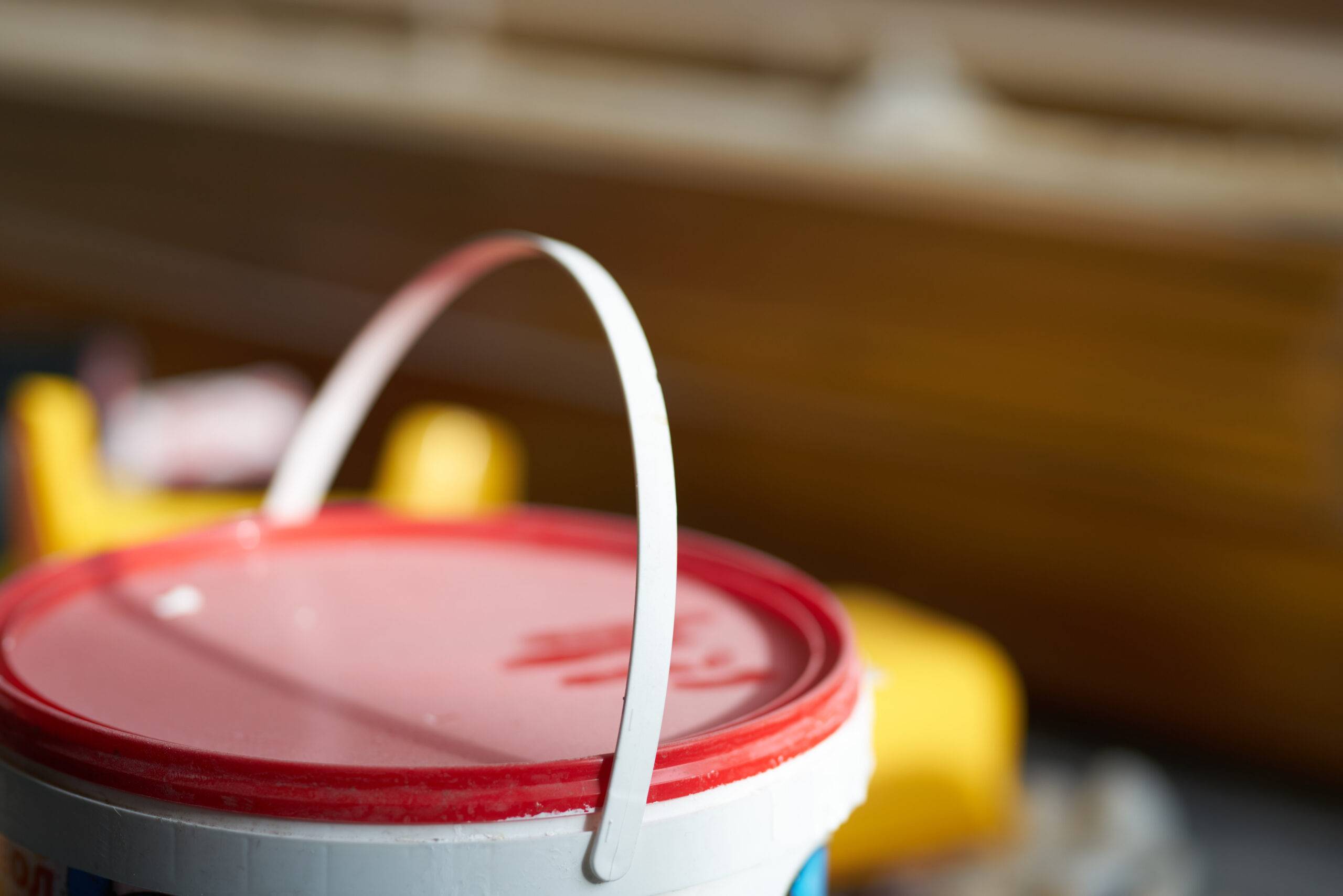 Closeup of the top of a 5 gallon bucket with a lid.