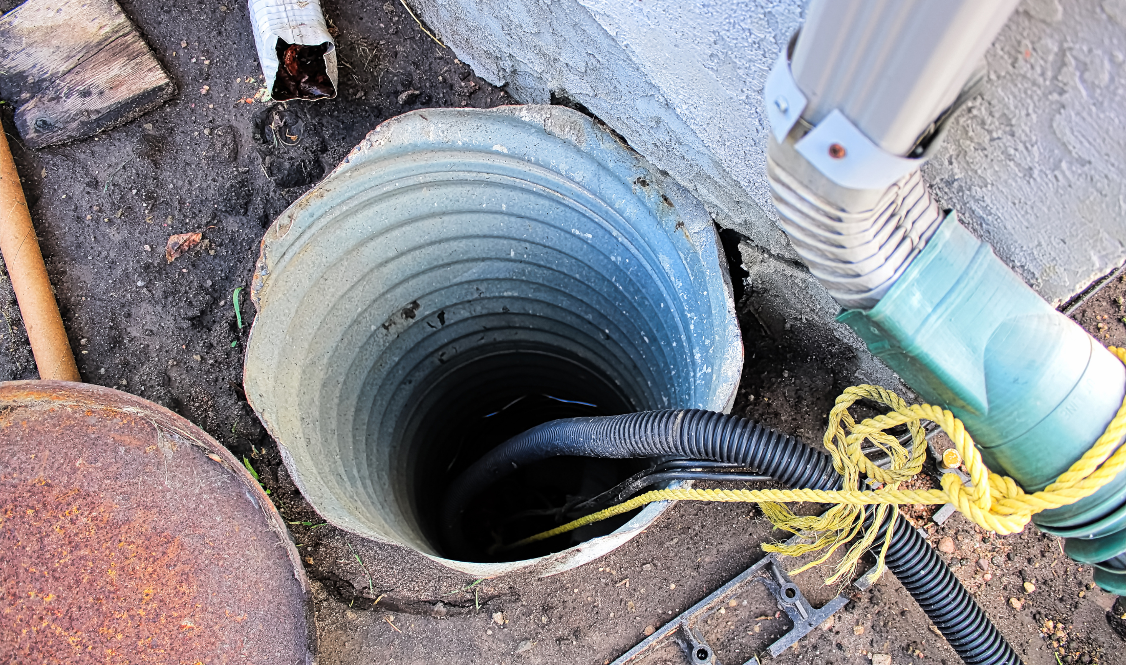 A sump pump outside of a home.