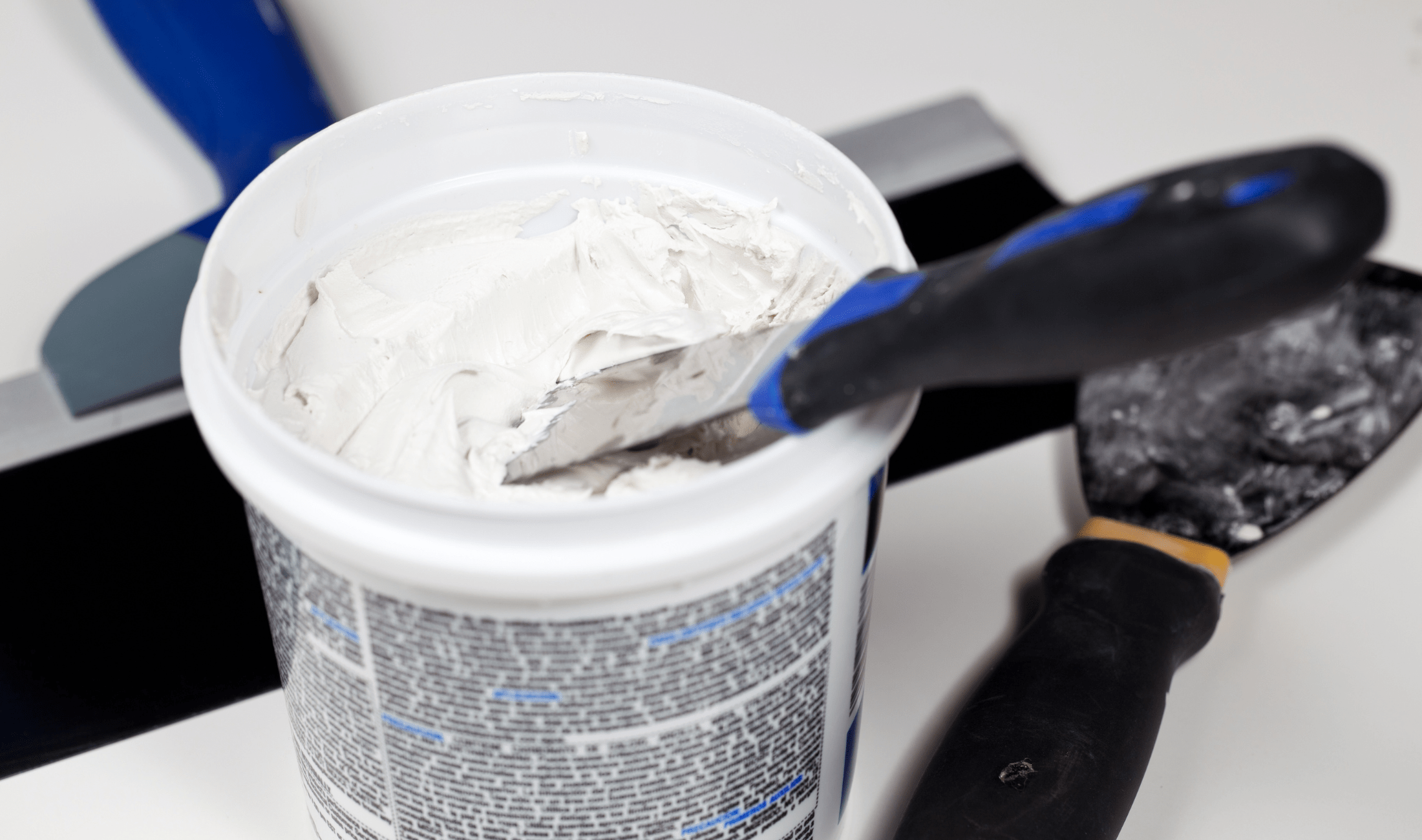 A tup of drywall spackle.