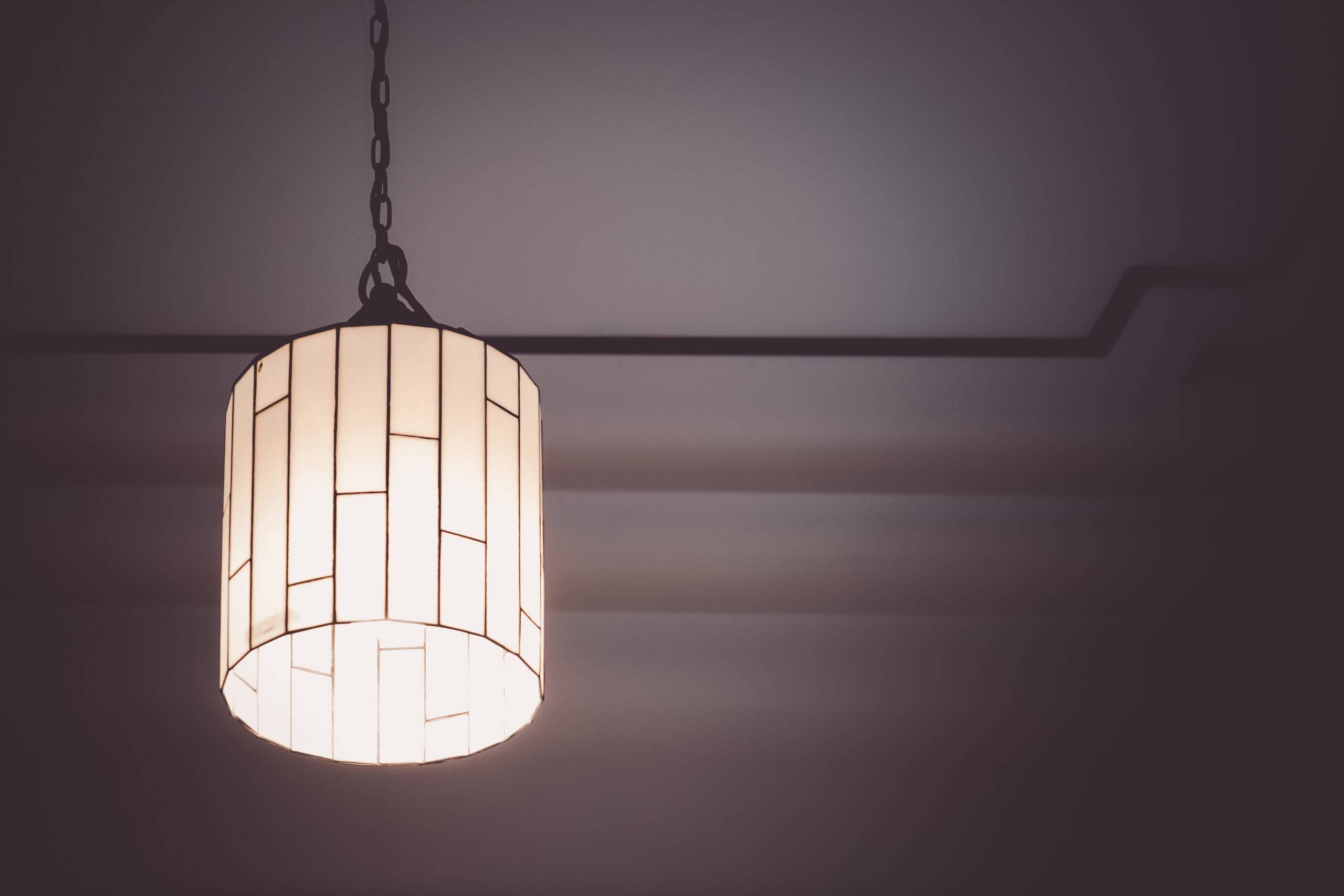 Flickering ceiling lights.