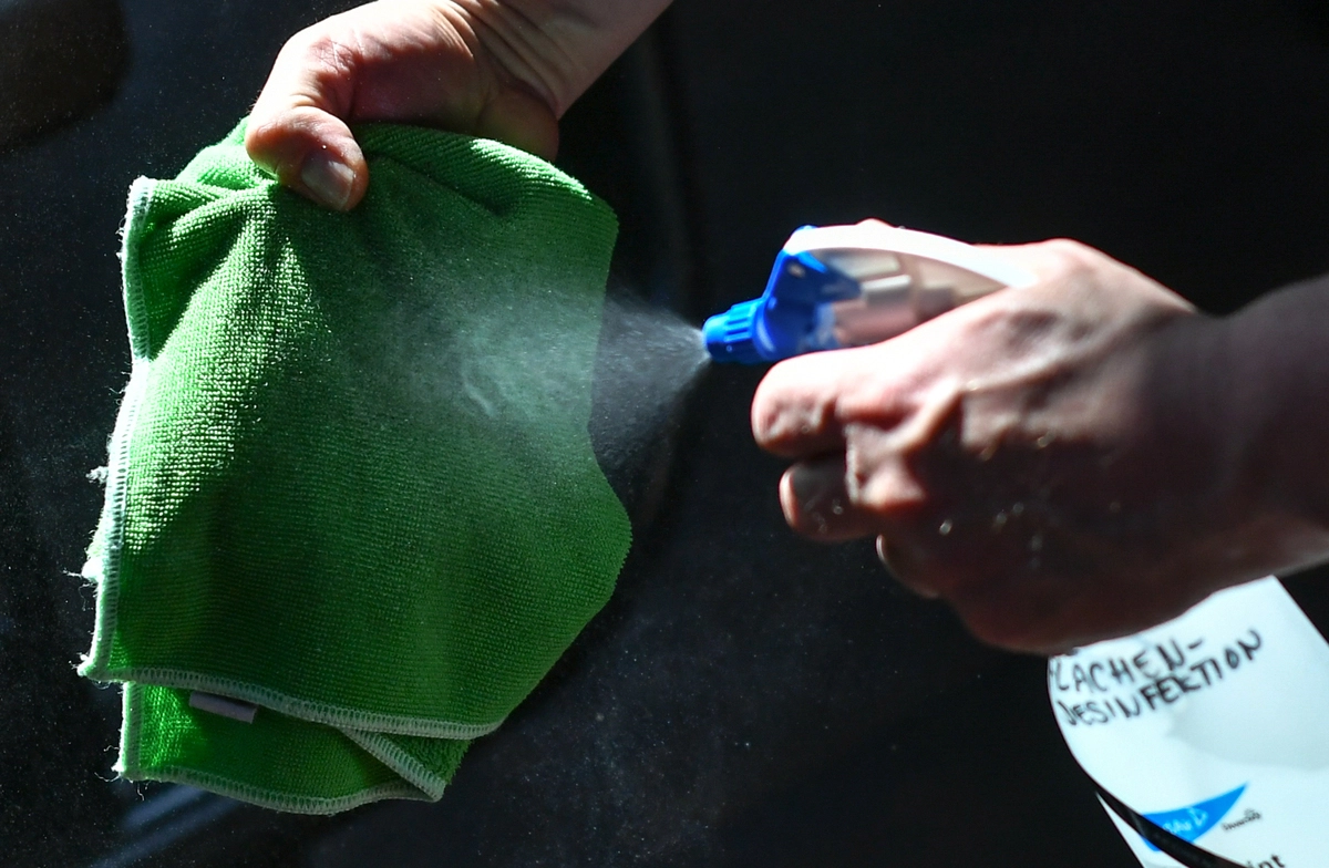 Cleaning liquid being sprayed onto a cleaning cloth