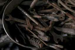 Restore Your Rusty Cast-Iron Tools for $1: The Overnight Vinegar Soak